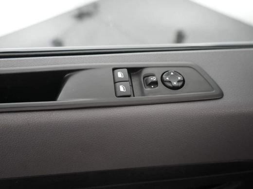Opel Vivaro 2.0 CDTI L3H1 180pk Automaat | Trekhaak | Climate Control | Camera | Parkeersensoren achter | App... ActivLease financial lease