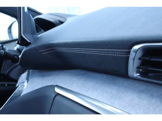 Peugeot 5008 Peugeot 1.2 Hybrid GT | 7-zits | 360' Camera | Adaptieve Cruise | Keyless |  Navi | Carplay ActivLease financial lease