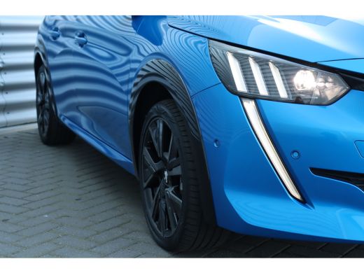 Peugeot e-208 Peugeot EV 136PK GT PACK AUTOMAAT / NAVI / LEDER / CLIMA / PDC / 17" LMV / CAMERA / KEYLESS / WIN... ActivLease financial lease