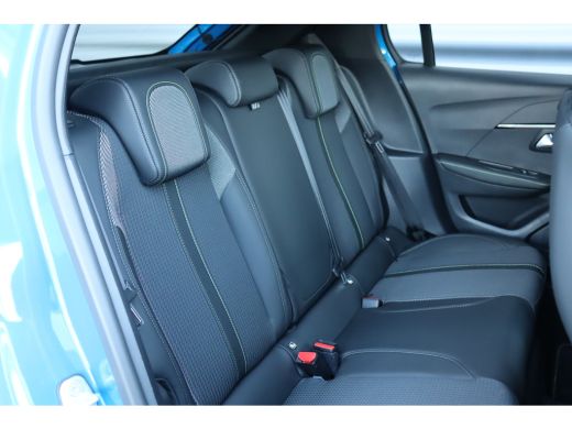 Peugeot e-208 Peugeot EV 136PK GT PACK AUTOMAAT / NAVI / LEDER / CLIMA / PDC / 17" LMV / CAMERA / KEYLESS / WIN... ActivLease financial lease