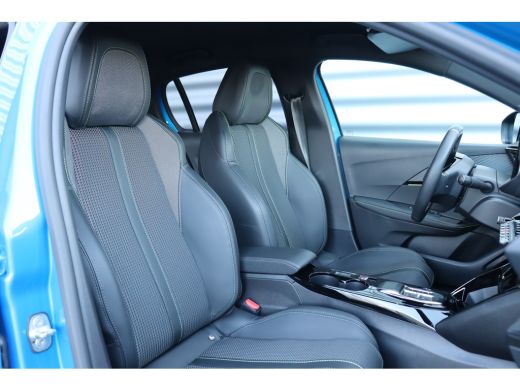Peugeot e-208 Peugeot EV 136PK GT PACK AUTOMAAT / NAVI / LEDER / CLIMA / PDC / 17" LMV / CAMERA / KEYLESS / WIN... ActivLease financial lease