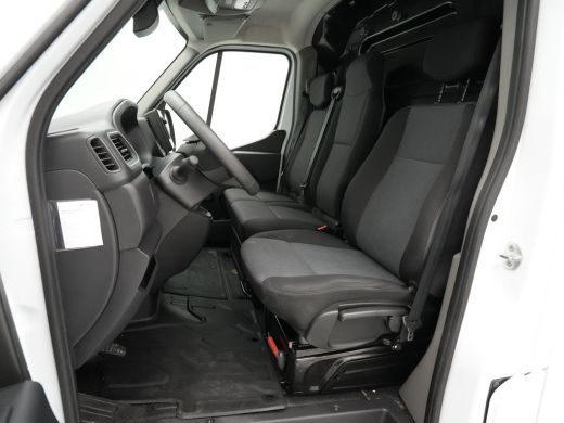 Renault Master T35 2.3 dCi 135 L2H2 Work Edition Navigatie Camera Trekhaak Imperial Carplay ActivLease financial lease