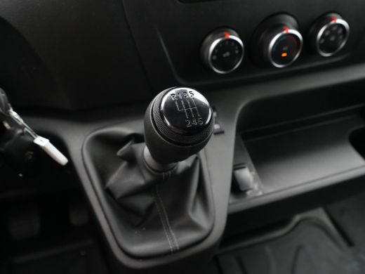 Renault Master T35 2.3 dCi 135 L2H2 Work Edition Navigatie Camera Trekhaak Imperial Carplay ActivLease financial lease