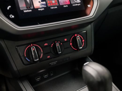 Seat Ibiza 1.0 TSI Sport Automaat (APPLE CARPLAY, CAMERA, ADAPTIVE CRUISE, SPORTSTOELEN, GETINT GLAS, LM VEL... ActivLease financial lease