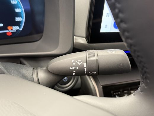 Toyota C-HR 2.0 Plug-in Hybrid 220 Executive **NIEUWE AUTO/ PLUS PACK/ DIRECT LEVERBAAR** ActivLease financial lease