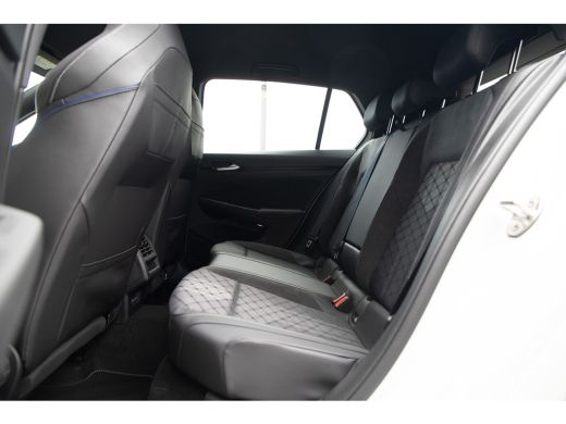 Volkswagen Golf Volkswagen R-Line Edition Inclusief €2000,- inruilvoordeel | | 'App-Connect' draadloze smartphone... ActivLease financial lease