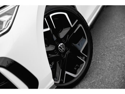 Volkswagen Golf Volkswagen R-Line Edition Inclusief €2000,- inruilvoordeel | | 'App-Connect' draadloze smartphone... ActivLease financial lease