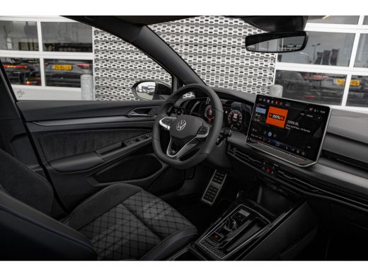 Volkswagen Golf Volkswagen R-Line Edition Inclusief €2000,- inruilvoordeel | | 'App-Connect' draadloze smartphone... ActivLease financial lease