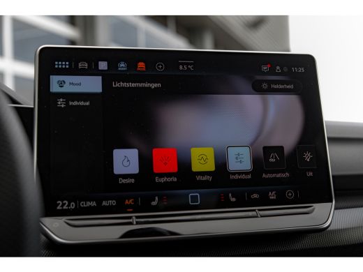 Volkswagen Golf Volkswagen R-Line Edition Inclusief €2000,- inruilvoordeel | | 'App-Connect' draadloze smartphone... ActivLease financial lease