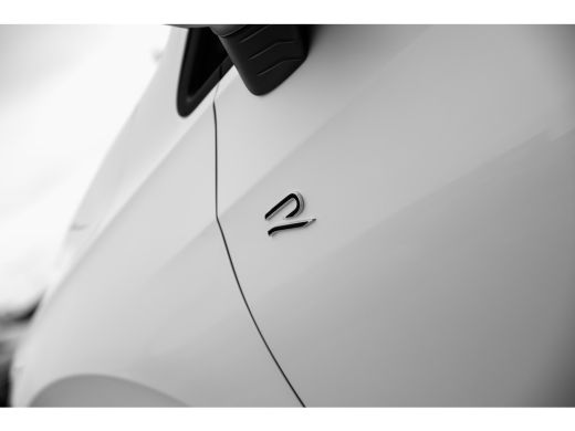 Volkswagen Golf Volkswagen R-Line Edition Inclusief €2000,- inruilvoordeel | | 'App-Connect' draadloze smartphone... ActivLease financial lease