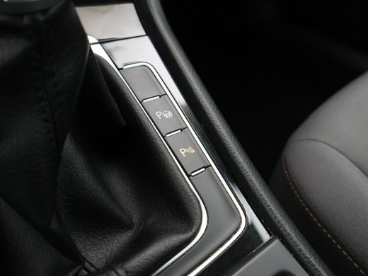 Volkswagen GOLF Variant 1.6 TDI 110 PK ALLSTAR *BTW* + TREKHAAK / NAVIGATIE / LMV ActivLease financial lease