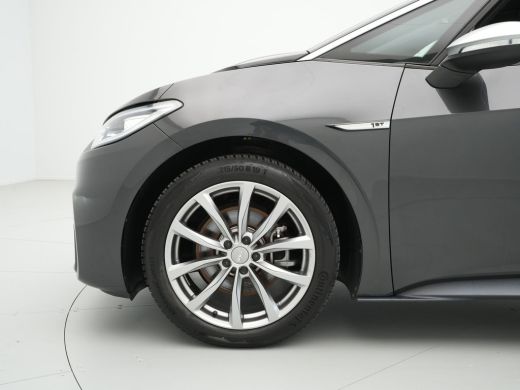 Volkswagen ID.3 First Plus 58 kWh Navigatie Camera iQ Light Stoelverwarming 220 ActivLease financial lease