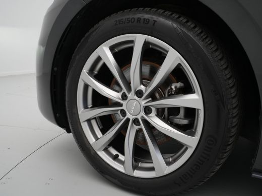 Volkswagen ID.3 First Plus 58 kWh Navigatie Camera iQ Light Stoelverwarming 220 ActivLease financial lease