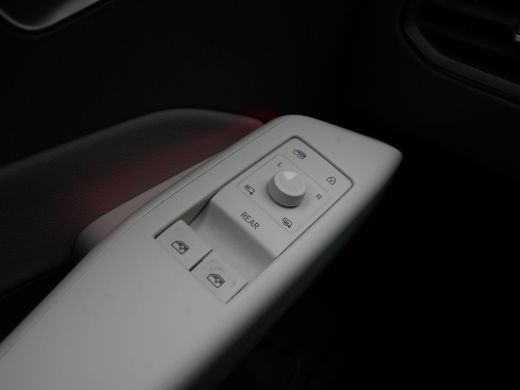 Volkswagen ID.3 First Plus 58 kWh Navigatie Camera iQ Light Stoelverwarming 220 ActivLease financial lease