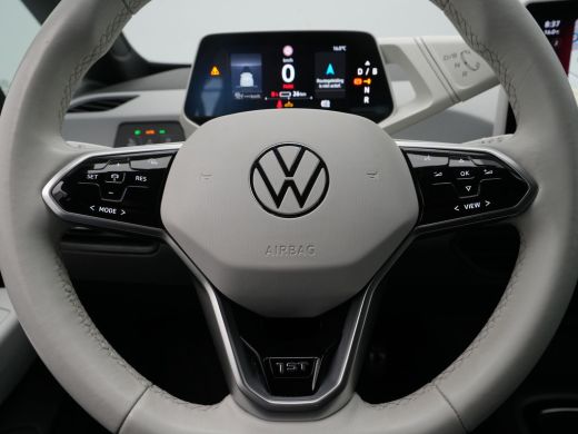Volkswagen ID.3 First Plus 58 kWh Navigatie Camera iQ Light Stoelverwarming 220 ActivLease financial lease