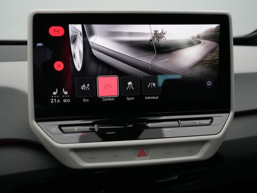 Volkswagen ID.3 First Plus 58 kWh Navigatie Camera iQ Light Stoelverwarming 220 ActivLease financial lease