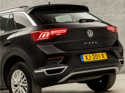 Volkswagen T-Roc 1.5 TSI Sport 150Pk Automaat (APPLE CARPLAY, GROOT NAVI, CLIMATE, ADAPTIVE CRUISE, SPORTSTOELEN, ... ActivLease financial lease