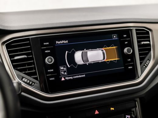 Volkswagen T-Roc 1.5 TSI Sport 150Pk Automaat (APPLE CARPLAY, GROOT NAVI, CLIMATE, ADAPTIVE CRUISE, SPORTSTOELEN, ... ActivLease financial lease