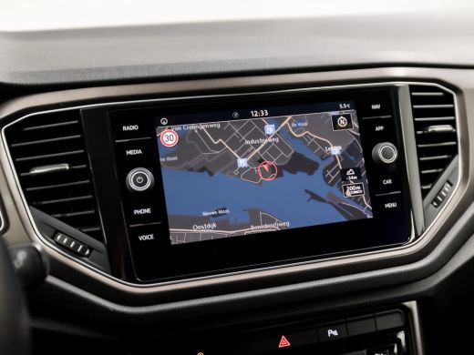 Volkswagen T-Roc 1.5 TSI Sport 150Pk Automaat (APPLE CARPLAY, GROOT NAVI, CLIMATE, ADAPTIVE CRUISE, SPORTSTOELEN, ... ActivLease financial lease