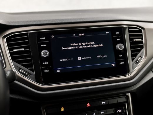 Volkswagen T-Roc 1.5 TSI Sport 150Pk Automaat (APPLE CARPLAY, GROOT NAVI, CLIMATE, ADAPTIVE CRUISE, SPORTSTOELEN, ... ActivLease financial lease