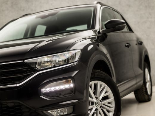 Volkswagen T-Roc 1.5 TSI Sport 150Pk Automaat (APPLE CARPLAY, GROOT NAVI, CLIMATE, ADAPTIVE CRUISE, SPORTSTOELEN, ... ActivLease financial lease