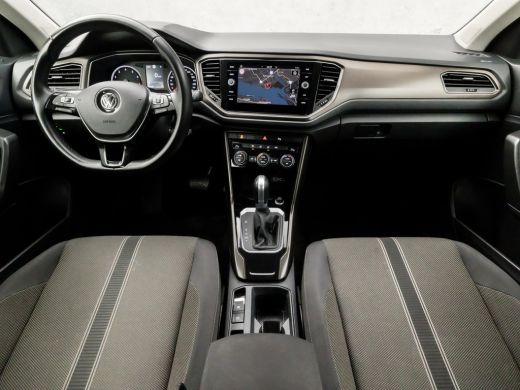 Volkswagen T-Roc 1.5 TSI Sport 150Pk Automaat (APPLE CARPLAY, GROOT NAVI, CLIMATE, ADAPTIVE CRUISE, SPORTSTOELEN, ... ActivLease financial lease