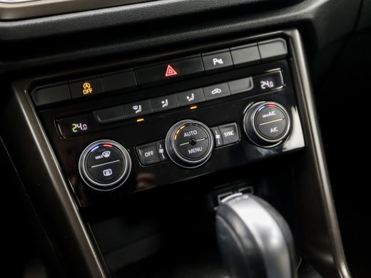 Volkswagen T-Roc 1.5 TSI Sport 150Pk Automaat (APPLE CARPLAY, GROOT NAVI, CLIMATE, ADAPTIVE CRUISE, SPORTSTOELEN, ... ActivLease financial lease