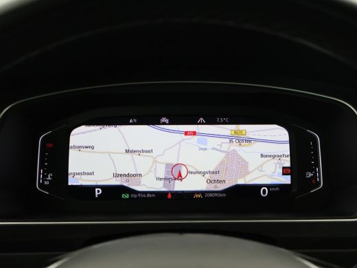Volkswagen Tiguan 1.5 TSI 150 PK ACT DSG R-LINE HIGHLINE + TREKHAAK | VIRTUAL COCKPIT | ADAPTIVE CRUISE ActivLease financial lease