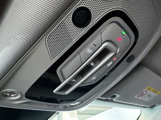 Audi e-tron e-tron 50 quattro Launch edition plus 71 kWh / MMI navigatie plus / Adaptive cruise control / Aud... ActivLease financial lease