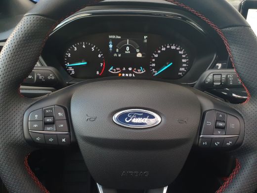 Ford Focus 1.0 EcoBoost Hybrid ST Line Automaat | Panoramadak Winterpack | Camera ActivLease financial lease
