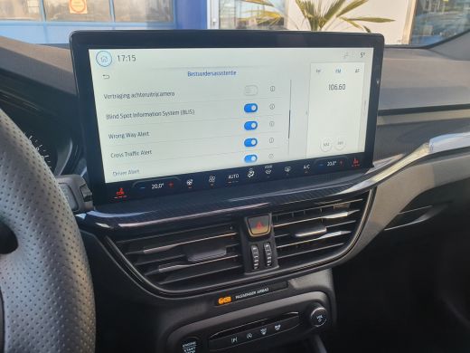 Ford Focus 1.0 EcoBoost Hybrid ST Line Automaat | Panoramadak Winterpack | Camera ActivLease financial lease