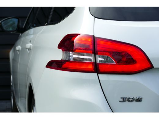 Peugeot 308 SW 1.2 PURETECH 130PK ALLURE AUTOMAAT / NAVI / LED / CLIMA / PDC / 16"LMV / CAMERA / PANO.DAK / T... ActivLease financial lease