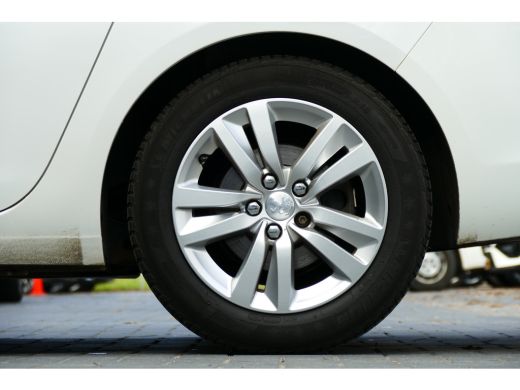 Peugeot 308 SW 1.2 PURETECH 130PK ALLURE AUTOMAAT / NAVI / LED / CLIMA / PDC / 16"LMV / CAMERA / PANO.DAK / T... ActivLease financial lease