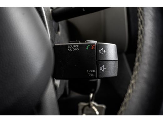 Renault Trafic 1.6 dCi L2H1 | Euro 6 | 5-Persoons | Cruise | Climate | Camera | Navigatie | DC ActivLease financial lease