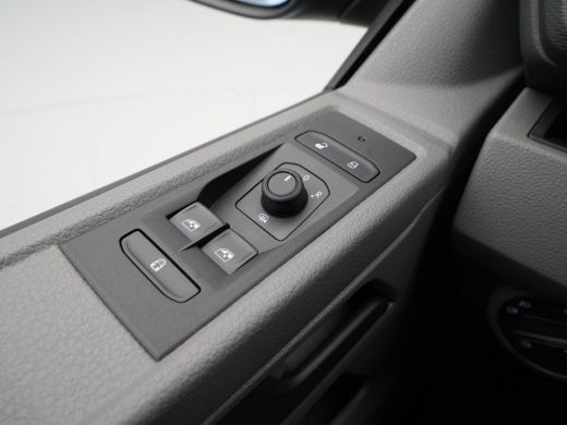 Volkswagen Transporter 2.0 TDI L2H1 30 DC Comfortline Navi via App Pdc Cruise Bijrijdersbank ActivLease financial lease