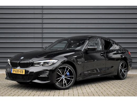 BMW 3 Serie High Executive M Sport Shadow | Schuif/Kanteldak | Laser Light | Head-Up | CarPlay | 19'' Velgen ... BMW 3 Serie High Executive M Sport Shadow | Schuif/Kanteldak | Laser Light | Head-Up | CarPlay | 19'' Velgen ...