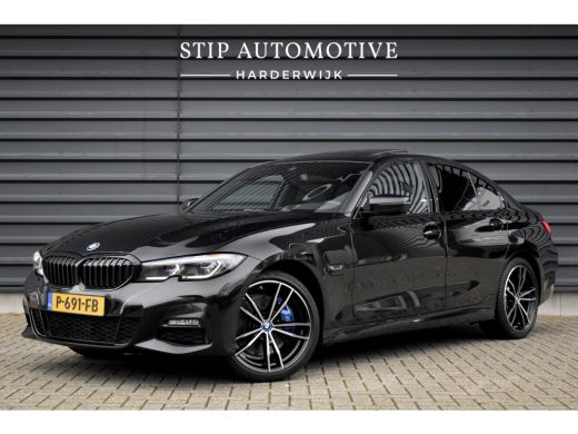 BMW 3 Serie 320e M Sport Shadow | Pano | Laser Light | Head-Up | CarPlay | 19'' Wielen | Donker Getint Glas | BMW 3 Serie 320e M Sport Shadow | Pano | Laser Light | Head-Up | CarPlay | 19'' Wielen | Donker Getint Glas |
