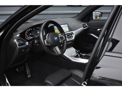BMW 3 Serie High Executive M Sport Shadow | Schuif/Kanteldak | Laser Light | Head-Up | CarPlay | 19'' Velgen ... ActivLease financial lease