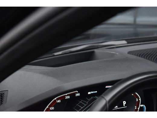 BMW 3 Serie High Executive M Sport Shadow | Schuif/Kanteldak | Laser Light | Head-Up | CarPlay | 19'' Velgen ... ActivLease financial lease