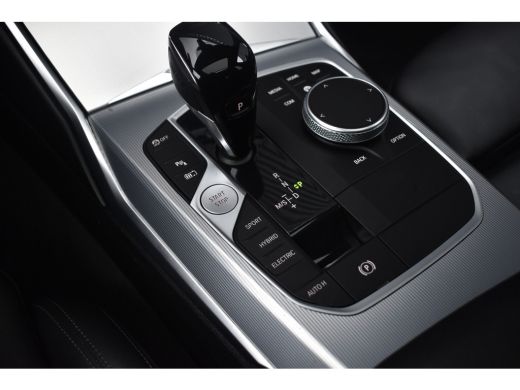BMW 3 Serie High Executive M Sport Shadow | Schuif/Kanteldak | Laser Light | Head-Up | CarPlay | 19'' Velgen ... ActivLease financial lease