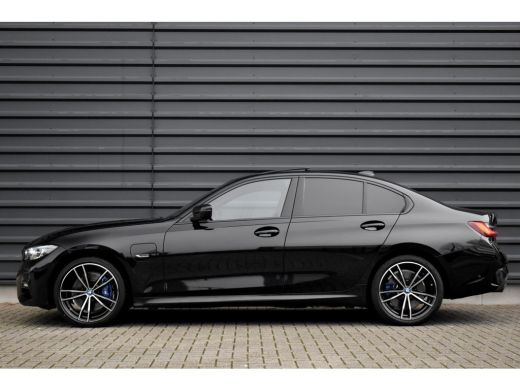 BMW 3 Serie High Executive M Sport Shadow | Schuif/Kanteldak | Laser Light | Head-Up | CarPlay | 19'' Velgen ... ActivLease financial lease