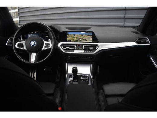 BMW 3 Serie High Executive M Sport Shadow | Schuif/Kanteldak | Laser Light | Head-Up | CarPlay | 19'' Velgen ... ActivLease financial lease