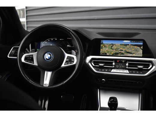 BMW 3 Serie High Executive M Sport Shadow | Schuif/Kanteldak | Laser Light | Head-Up | CarPlay | 19'' Velgen ... ActivLease financial lease
