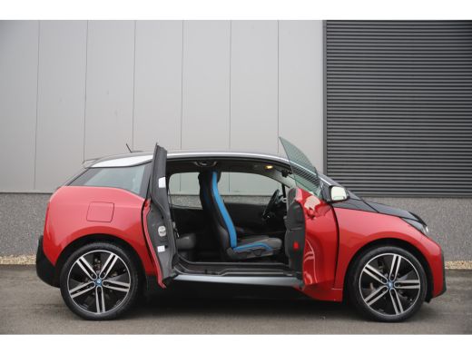 BMW i3 Executive 120Ah 42 kWh/Carplay/W-pomp/Camera/3-fase/20"/Led ActivLease financial lease
