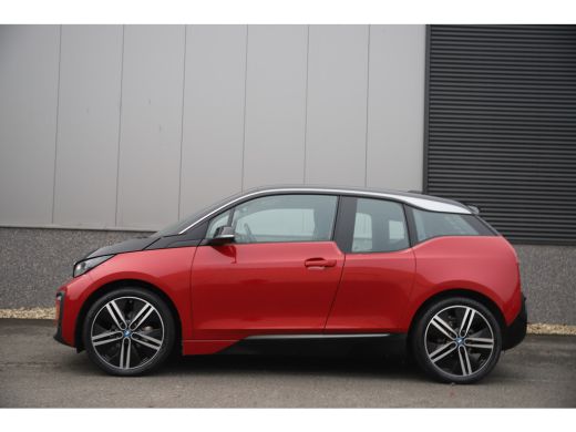 BMW i3 Executive 120Ah 42 kWh/Carplay/W-pomp/Camera/3-fase/20"/Led ActivLease financial lease