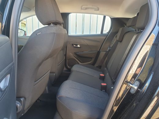 Peugeot 208 1.2 PureTech 75 5MT Style | Dashboard en deurpanelen in kunststof met carboneffect | Elektrisch v... ActivLease financial lease