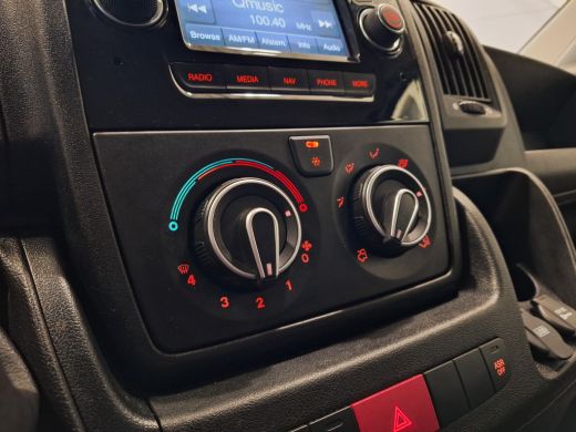 Peugeot Boxer 330 2.2 BlueHDi 140 L2H2 Premium | Imperiaal | LED dagrijverlichting | Navigatie | Camera | Parke... ActivLease financial lease
