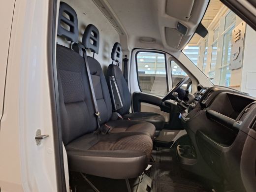 Peugeot Boxer 330 2.2 BlueHDi 140 L2H2 Premium | Imperiaal | LED dagrijverlichting | Navigatie | Camera | Parke... ActivLease financial lease