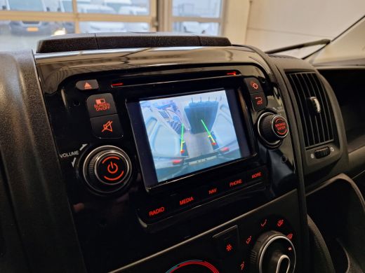 Peugeot Boxer 330 2.2 BlueHDi 140 L2H2 Premium | Imperiaal | LED dagrijverlichting | Navigatie | Camera | Parke... ActivLease financial lease