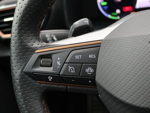 Seat Formentor 1.4 e-Hybrid VZ Performance 245PK DSG keyless, elektr. achterklep, side assist, full led, panoram... ActivLease financial lease